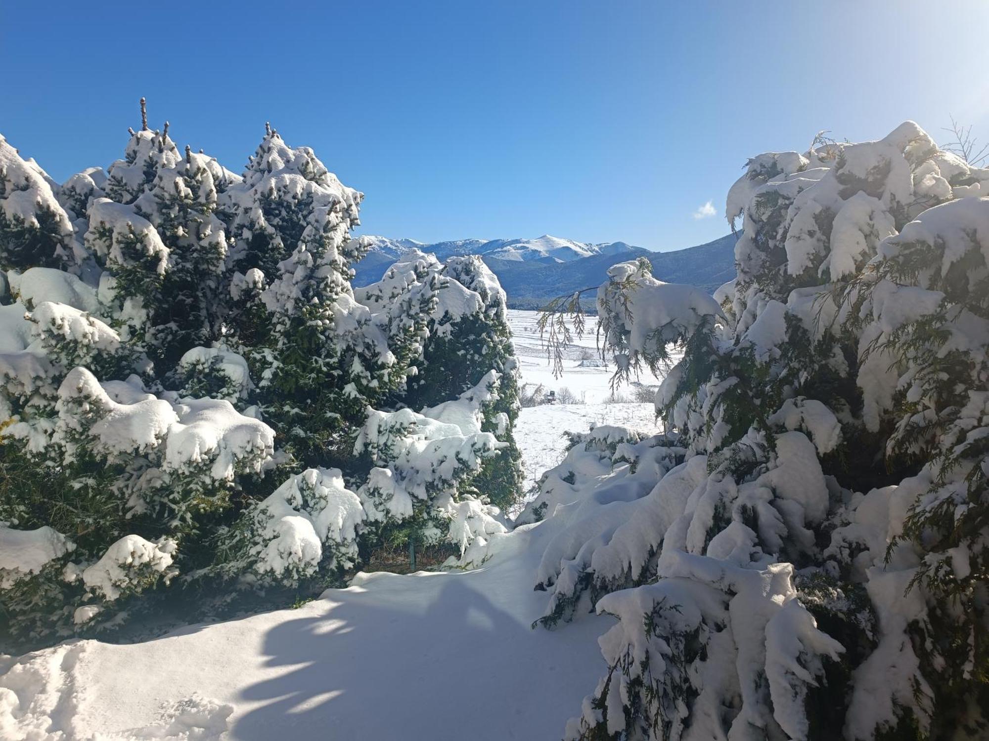 Chalet Pres Des Pistes Avec Vue Panoramique Les Angles  Kültér fotó