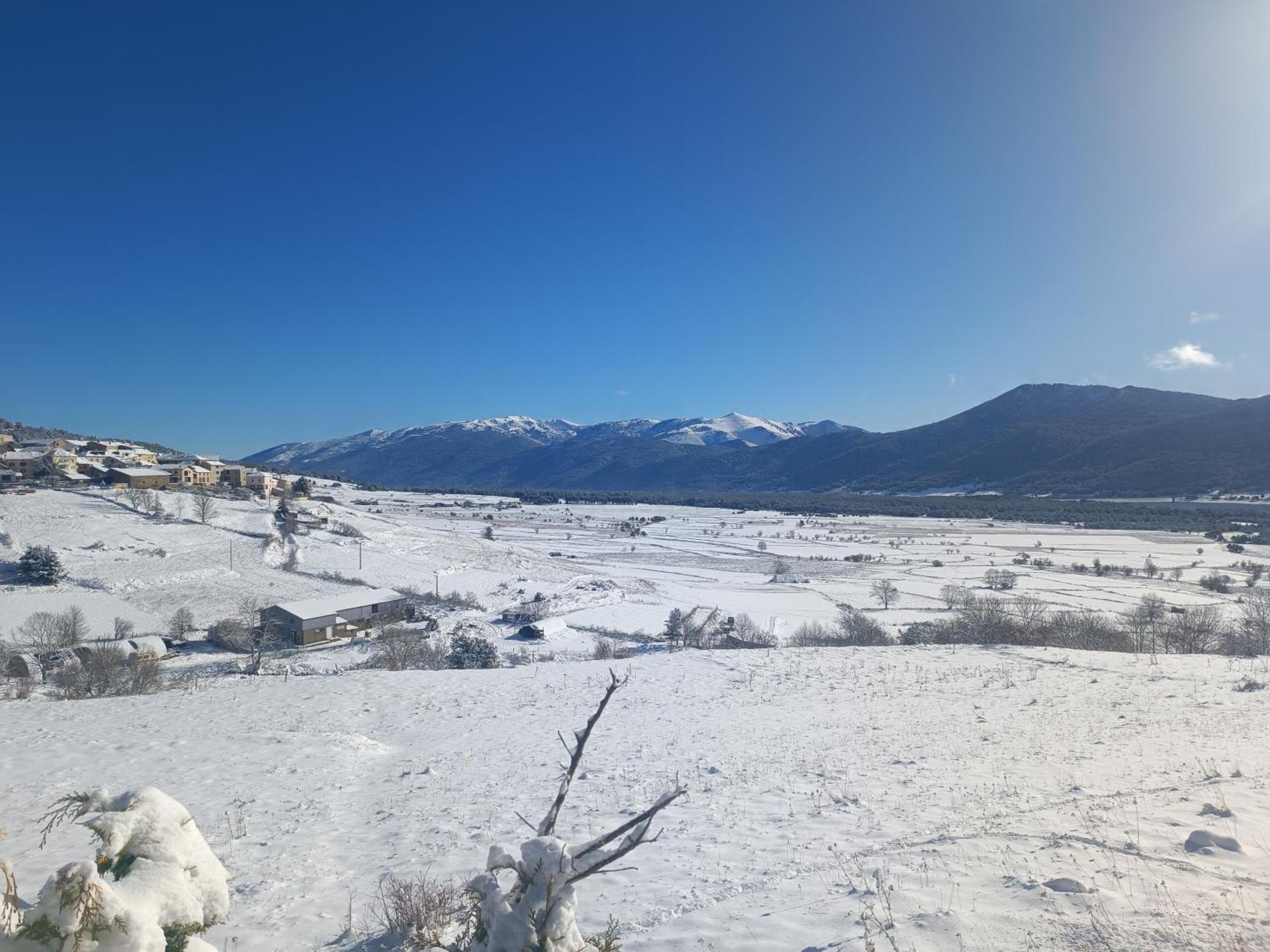 Chalet Pres Des Pistes Avec Vue Panoramique Les Angles  Kültér fotó